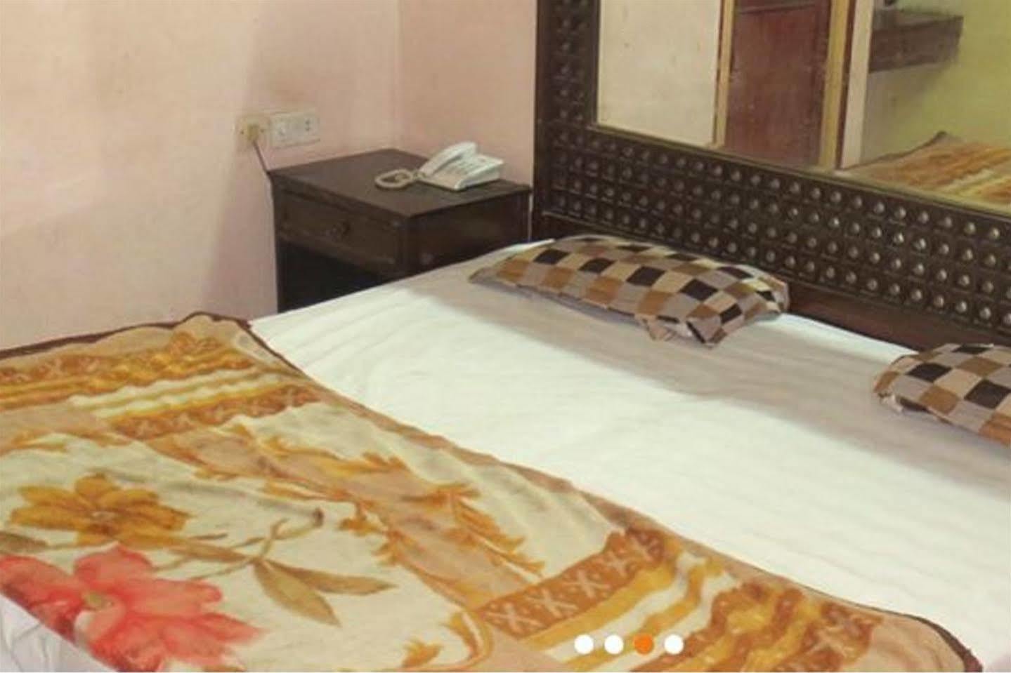 Hotel Krishna Palace New Delhi Exterior photo